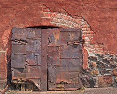 Rusty Cellar Door 5878 A