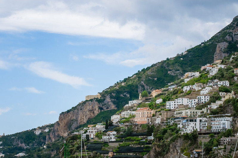 Beautiful view of seaside city Amalfi in the province of Salerno, the region of Campania, Amalfi Coast, Costiera Amalfitana, Italy<br/>© <a href="https://flickr.com/people/140084370@N06" target="_blank" rel="nofollow">140084370@N06</a> (<a href="https://flickr.com/photo.gne?id=48292081321" target="_blank" rel="nofollow">Flickr</a>)