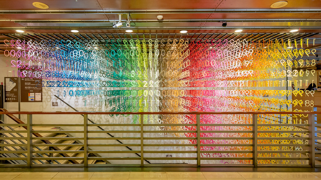 誠品「典藏敦南」由建築設計師Emmanuelle Moureaux「100 colors光譜漫遊」特展，揭開系列首部曲 (1)