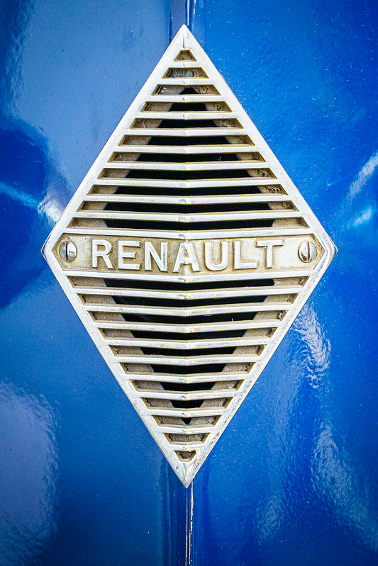 Renault Diamond<br/>© <a href="https://flickr.com/people/39147620@N00" target="_blank" rel="nofollow">39147620@N00</a> (<a href="https://flickr.com/photo.gne?id=48426942752" target="_blank" rel="nofollow">Flickr</a>)
