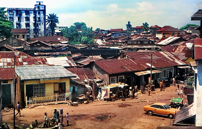 Lagos Street<br/>© <a href="https://flickr.com/people/142382111@N07" target="_blank" rel="nofollow">142382111@N07</a> (<a href="https://flickr.com/photo.gne?id=48491589802" target="_blank" rel="nofollow">Flickr</a>)