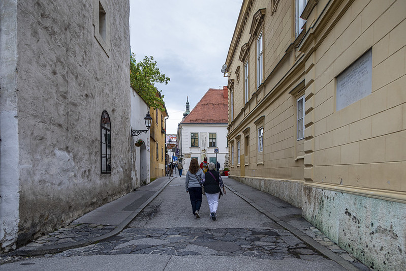 Antiguas calles de Zagreb<br/>© <a href="https://flickr.com/people/28754568@N02" target="_blank" rel="nofollow">28754568@N02</a> (<a href="https://flickr.com/photo.gne?id=48519976486" target="_blank" rel="nofollow">Flickr</a>)