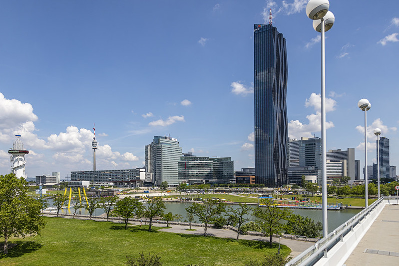DC Towers, ONU, Donauturm<br/>© <a href="https://flickr.com/people/28754568@N02" target="_blank" rel="nofollow">28754568@N02</a> (<a href="https://flickr.com/photo.gne?id=48649677422" target="_blank" rel="nofollow">Flickr</a>)