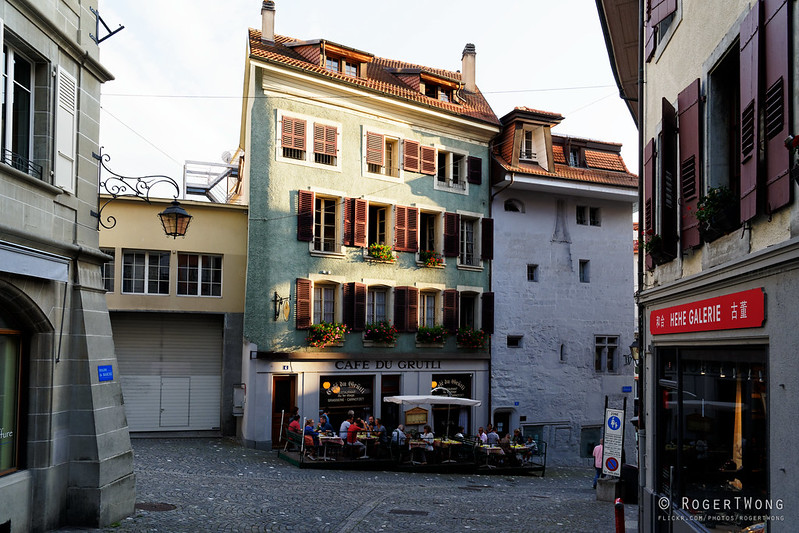 20190812-77-Small square in Lausanne<br/>© <a href="https://flickr.com/people/14220155@N03" target="_blank" rel="nofollow">14220155@N03</a> (<a href="https://flickr.com/photo.gne?id=48651121522" target="_blank" rel="nofollow">Flickr</a>)