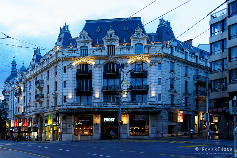 20190812-78-Lausanne buildings at night<br/>© <a href="https://flickr.com/people/14220155@N03" target="_blank" rel="nofollow">14220155@N03</a> (<a href="https://flickr.com/photo.gne?id=48651122522" target="_blank" rel="nofollow">Flickr</a>)