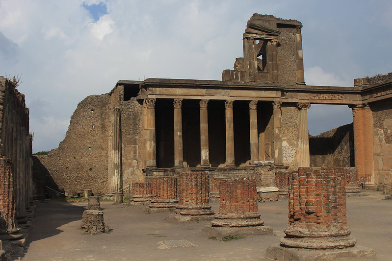 Pompeii Basilica<br/>© <a href="https://flickr.com/people/145063577@N05" target="_blank" rel="nofollow">145063577@N05</a> (<a href="https://flickr.com/photo.gne?id=48654768188" target="_blank" rel="nofollow">Flickr</a>)