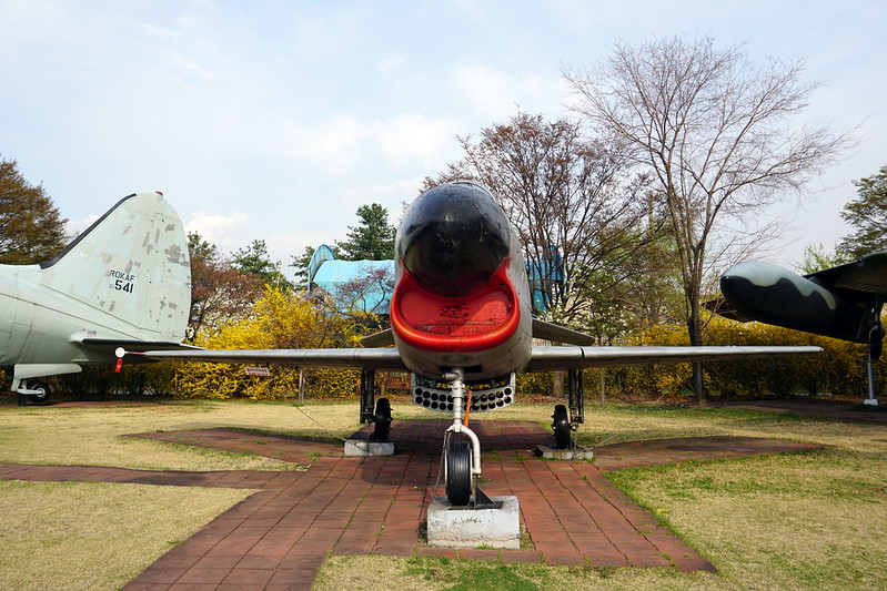 F-86D at The War Memorial of Korean, Seoul<br/>© <a href="https://flickr.com/people/24879135@N04" target="_blank" rel="nofollow">24879135@N04</a> (<a href="https://flickr.com/photo.gne?id=48661016296" target="_blank" rel="nofollow">Flickr</a>)