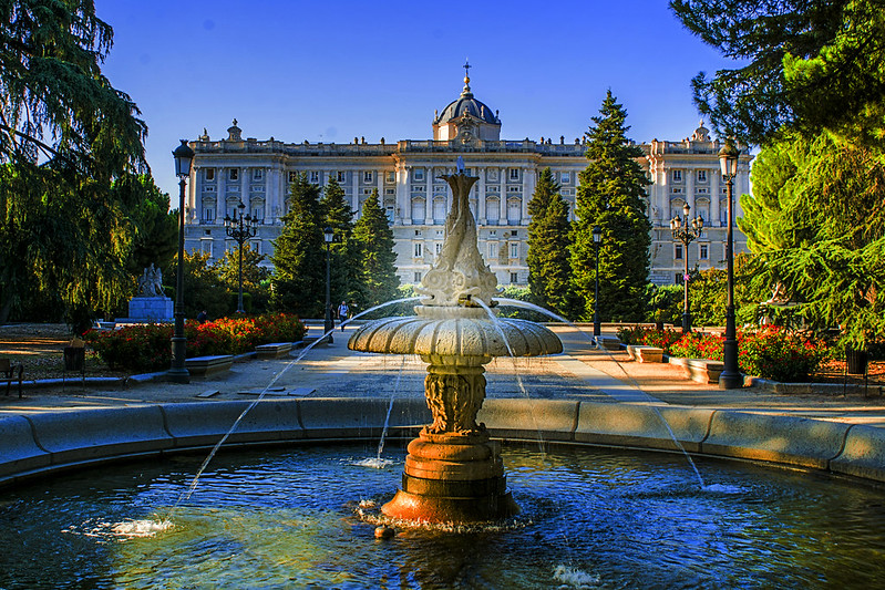 palacio real<br/>© <a href="https://flickr.com/people/40685767@N00" target="_blank" rel="nofollow">40685767@N00</a> (<a href="https://flickr.com/photo.gne?id=48710400968" target="_blank" rel="nofollow">Flickr</a>)