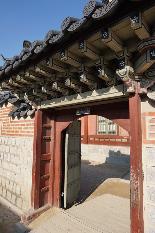 Gyeongbokgung Palace, Seoul<br/>© <a href="https://flickr.com/people/24879135@N04" target="_blank" rel="nofollow">24879135@N04</a> (<a href="https://flickr.com/photo.gne?id=48732890433" target="_blank" rel="nofollow">Flickr</a>)