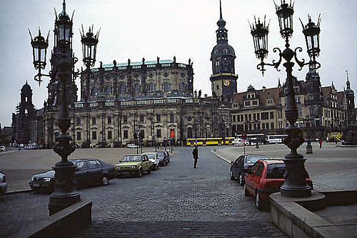 Dresden (03) Theaterplatz • <a style="font-size:0.8em;" href="http://www.flickr.com/photos/69570948@N04/48747219778/" target="_blank">Auf Flickr ansehen</a>