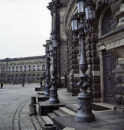 Dresden (02) Semperoper • <a style="font-size:0.8em;" href="http://www.flickr.com/photos/69570948@N04/48747219838/" target="_blank">Auf Flickr ansehen</a>