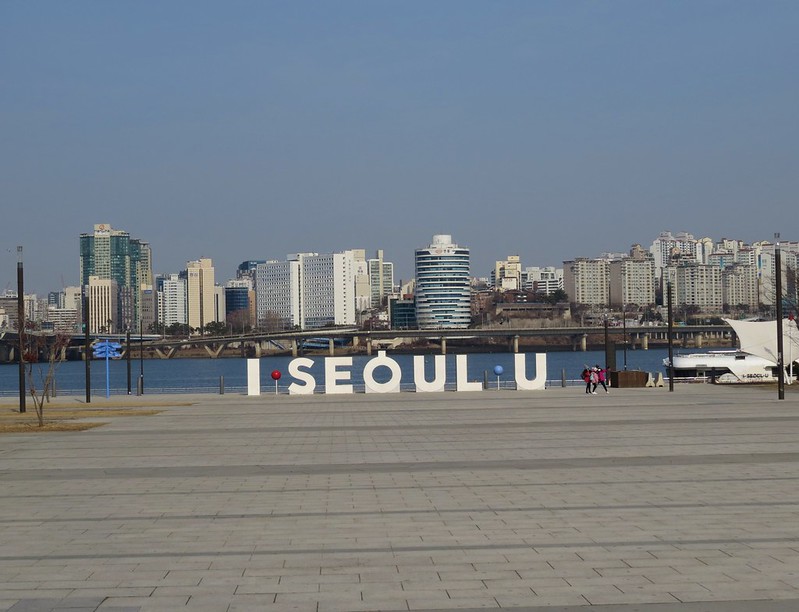 Seoul waterfront<br/>© <a href="https://flickr.com/people/43184676@N08" target="_blank" rel="nofollow">43184676@N08</a> (<a href="https://flickr.com/photo.gne?id=48767956993" target="_blank" rel="nofollow">Flickr</a>)