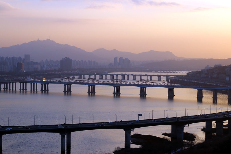 The Han River<br/>© <a href="https://flickr.com/people/41053536@N08" target="_blank" rel="nofollow">41053536@N08</a> (<a href="https://flickr.com/photo.gne?id=48781332872" target="_blank" rel="nofollow">Flickr</a>)