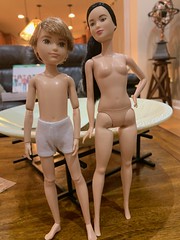 Creatable World doll / petite fashionista Barbie body.
