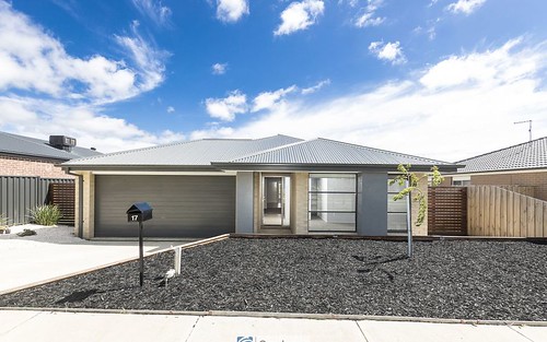17 Chaucer Way, Drouin VIC 3818