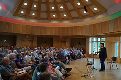 Resident Composer David Ludwig conducts his Inside Pitch Lecture series at All Souls Interfaith Gathering in Shelburne • <a style="font-size:0.8em;" href="http://www.flickr.com/photos/184953769@N08/48876406766/" target="_blank">View on Flickr</a>