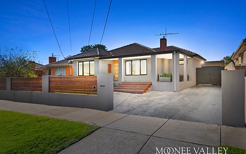 18 South Gateway, Avondale Heights VIC 3034