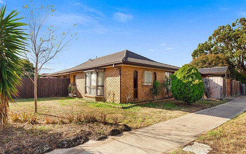 41 Angourie Cr, Taylors Lakes VIC 3038