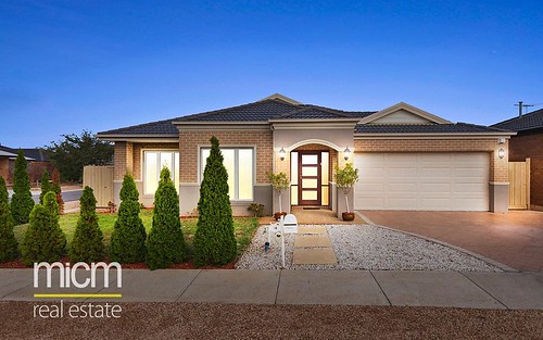 18 Cloudy Crescent, Point Cook VIC