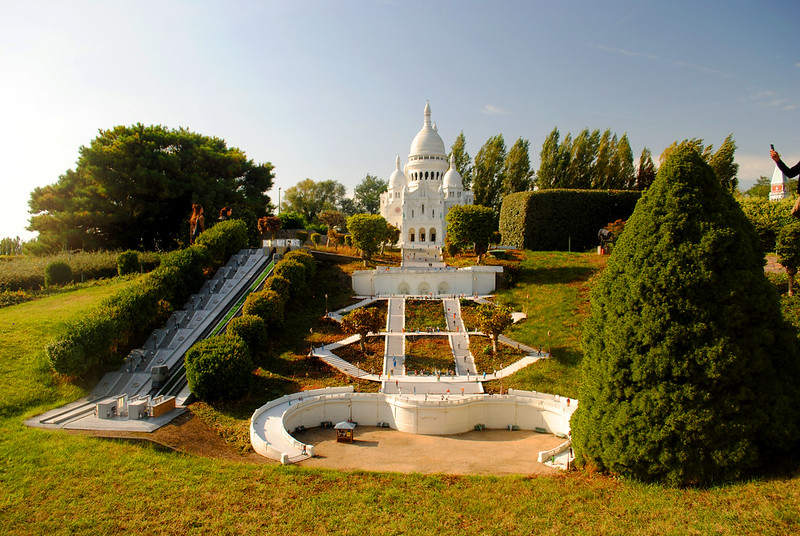 Mini-Europe - France - Sacre Coeur and hill<br/>© <a href="https://flickr.com/people/9302732@N08" target="_blank" rel="nofollow">9302732@N08</a> (<a href="https://flickr.com/photo.gne?id=48903217286" target="_blank" rel="nofollow">Flickr</a>)
