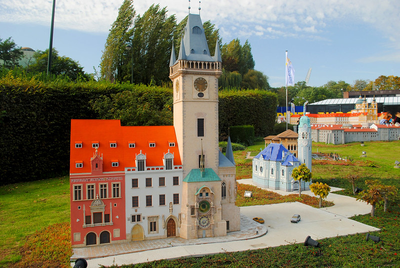 Mini-Europe - Czech Republic - Old Town Hall<br/>© <a href="https://flickr.com/people/9302732@N08" target="_blank" rel="nofollow">9302732@N08</a> (<a href="https://flickr.com/photo.gne?id=48903422392" target="_blank" rel="nofollow">Flickr</a>)