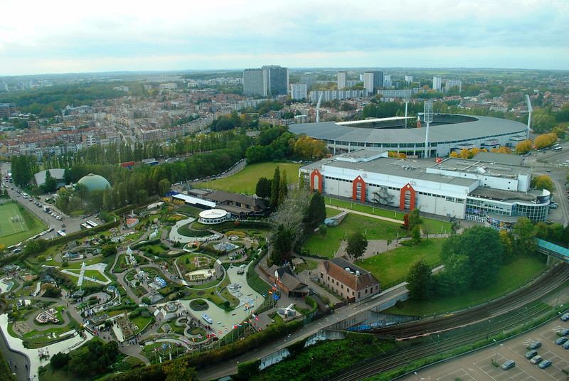 Atomium - Mini-Europe and King Baudouin Stadium<br/>© <a href="https://flickr.com/people/9302732@N08" target="_blank" rel="nofollow">9302732@N08</a> (<a href="https://flickr.com/photo.gne?id=48904030892" target="_blank" rel="nofollow">Flickr</a>)