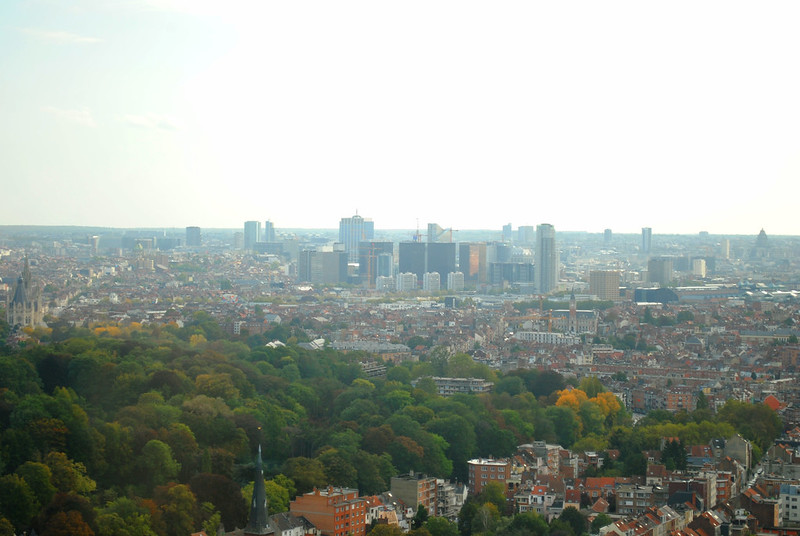 Atomium - view of the city of Brussels<br/>© <a href="https://flickr.com/people/9302732@N08" target="_blank" rel="nofollow">9302732@N08</a> (<a href="https://flickr.com/photo.gne?id=48904031067" target="_blank" rel="nofollow">Flickr</a>)