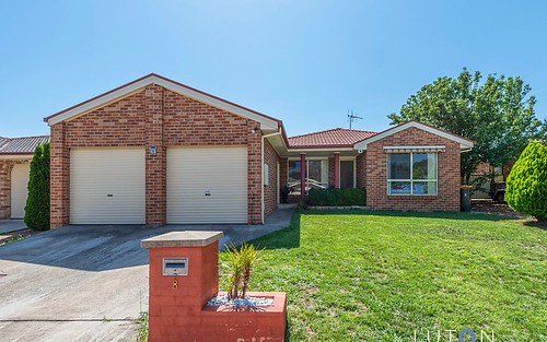 8 Hobday Place, Dunlop ACT