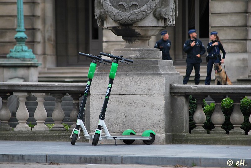 Royal scooters?<br/>© <a href="https://flickr.com/people/162594544@N04" target="_blank" rel="nofollow">162594544@N04</a> (<a href="https://flickr.com/photo.gne?id=48913316351" target="_blank" rel="nofollow">Flickr</a>)