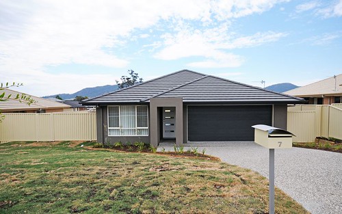 7 Farley Pde, Gloucester NSW 2422