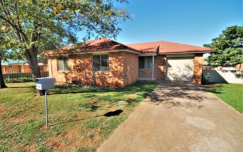 19 Hargreaves Crescent, Young NSW 2594