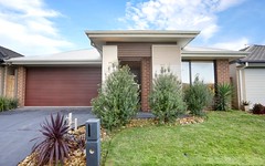 15 Dame Avenue, Clyde North VIC