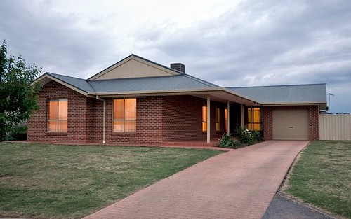 24 Dunvarleigh Crescent, Griffith NSW 2680