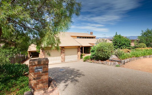 10 Cuthbertson Crescent, Oxley ACT 2903