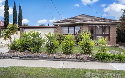 7 Snaefell Cr, Gladstone Park VIC 3043