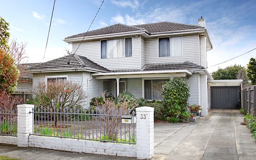 33 Parkmore Rd, Bentleigh East VIC 3165