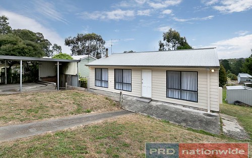 14 Young St, Linton VIC 3360