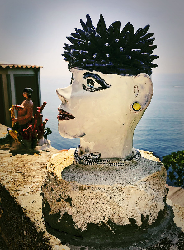 Woman Head Sculpture in Praiano<br/>© <a href="https://flickr.com/people/42035233@N00" target="_blank" rel="nofollow">42035233@N00</a> (<a href="https://flickr.com/photo.gne?id=49008014033" target="_blank" rel="nofollow">Flickr</a>)