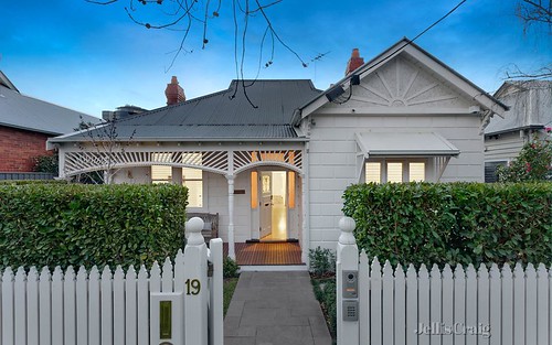 19 Clarence St, Malvern East VIC 3145