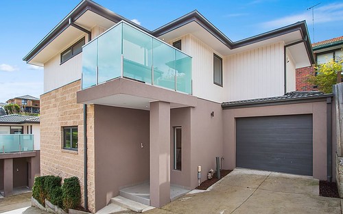 2/61 San Remo Drive, Avondale Heights VIC
