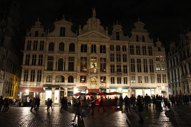 Grand-Place at Night<br/>© <a href="https://flickr.com/people/87974483@N02" target="_blank" rel="nofollow">87974483@N02</a> (<a href="https://flickr.com/photo.gne?id=49039000961" target="_blank" rel="nofollow">Flickr</a>)