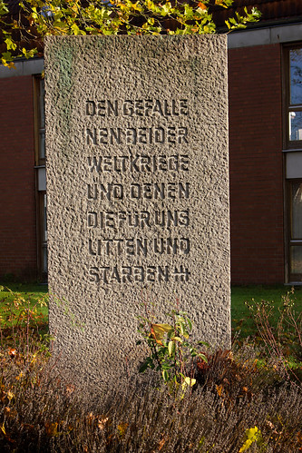 Gedenkstein Christusgemeinde (02) • <a style="font-size:0.8em;" href="http://www.flickr.com/photos/69570948@N04/49041622296/" target="_blank">Auf Flickr ansehen</a>