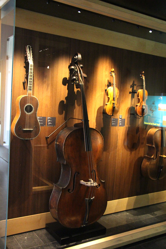 Musical Instruments Museum<br/>© <a href="https://flickr.com/people/87974483@N02" target="_blank" rel="nofollow">87974483@N02</a> (<a href="https://flickr.com/photo.gne?id=49045657896" target="_blank" rel="nofollow">Flickr</a>)
