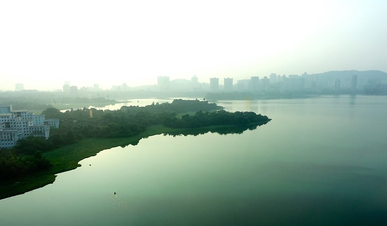 Powai Lake  - Mumbai DSC02294<br/>© <a href="https://flickr.com/people/37514330@N00" target="_blank" rel="nofollow">37514330@N00</a> (<a href="https://flickr.com/photo.gne?id=49096456657" target="_blank" rel="nofollow">Flickr</a>)