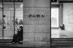 Anglų lietuvių žodynas. Žodis zara reiškia "zara" lietuviškai.