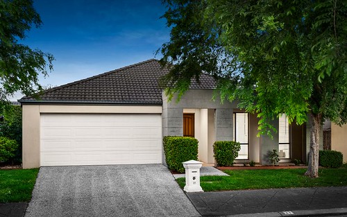 27 Sovereign Manors Crescent, Rowville VIC