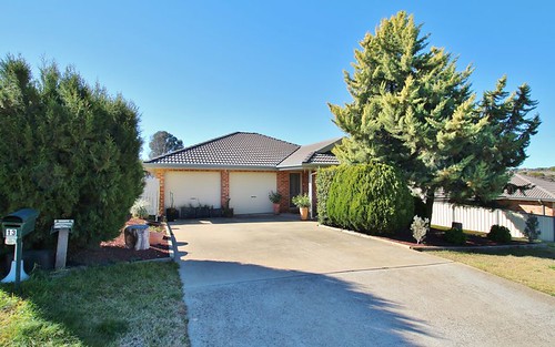 13 Hargreaves Crescent, Young NSW 2594
