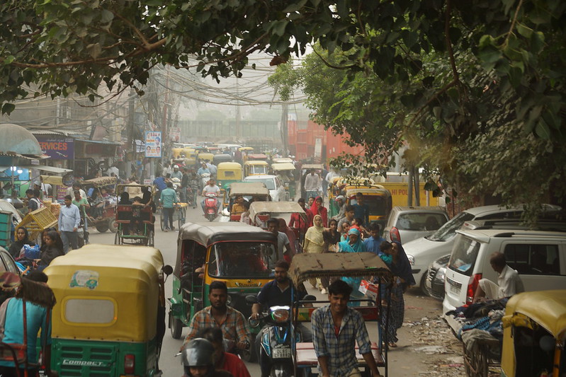 Crazy Traffic of Delhi<br/>© <a href="https://flickr.com/people/96654411@N02" target="_blank" rel="nofollow">96654411@N02</a> (<a href="https://flickr.com/photo.gne?id=49164571031" target="_blank" rel="nofollow">Flickr</a>)
