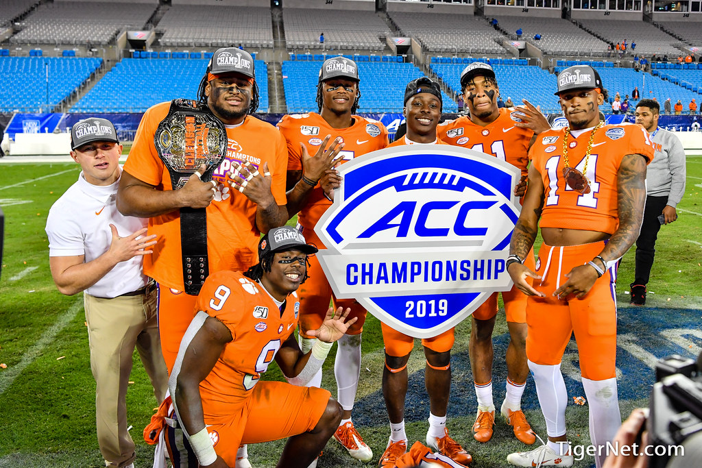 Clemson Football Photo of Cornell Powell and Diondre Overton and Isaiah Simmons and Tee Higgins and Travis Etienne and Virginia