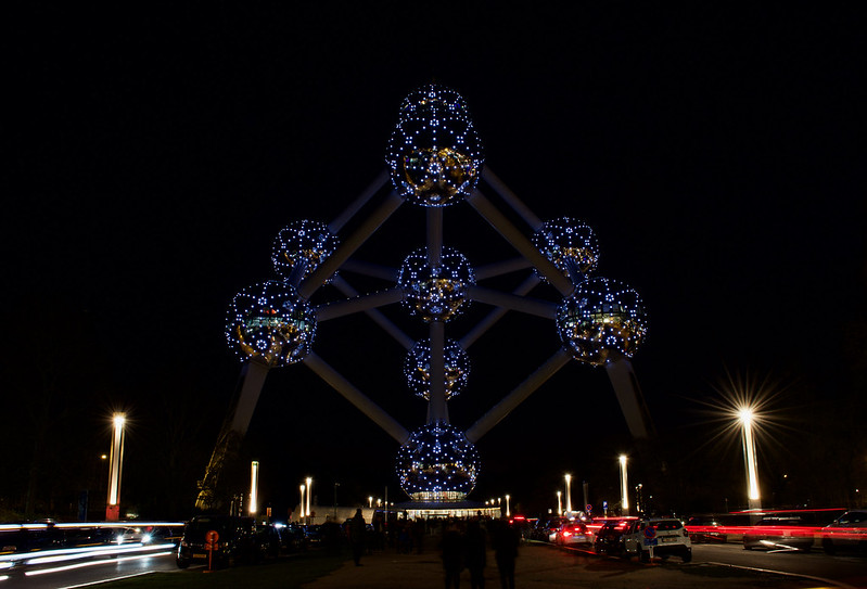 Atomium by Night<br/>© <a href="https://flickr.com/people/59073208@N08" target="_blank" rel="nofollow">59073208@N08</a> (<a href="https://flickr.com/photo.gne?id=49290631598" target="_blank" rel="nofollow">Flickr</a>)
